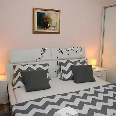 Apartment Apartment Brandy